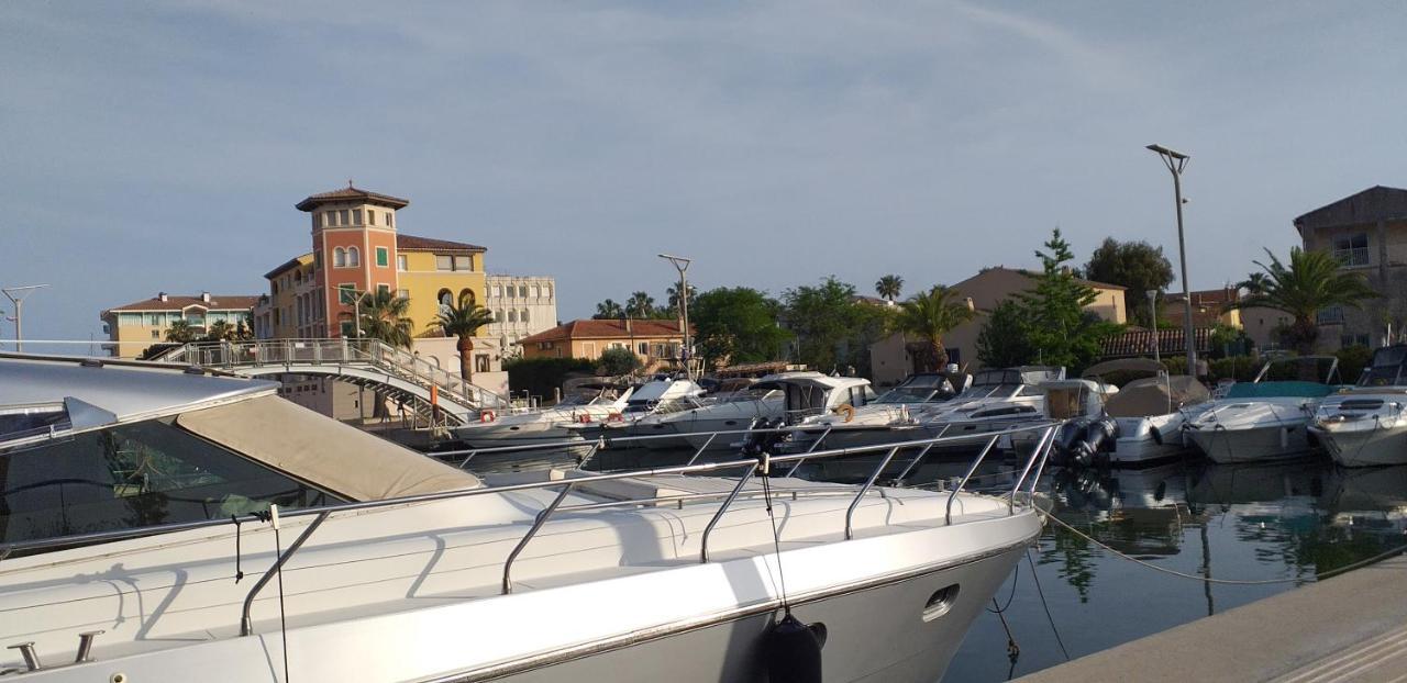 Sur Le Quai De Port Frejus Apartment Екстериор снимка