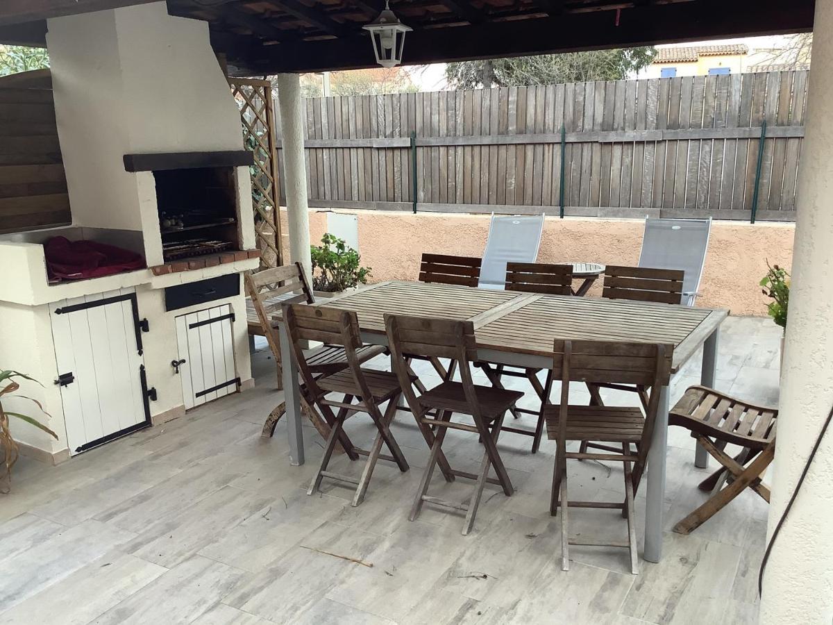 Sur Le Quai De Port Frejus Apartment Екстериор снимка