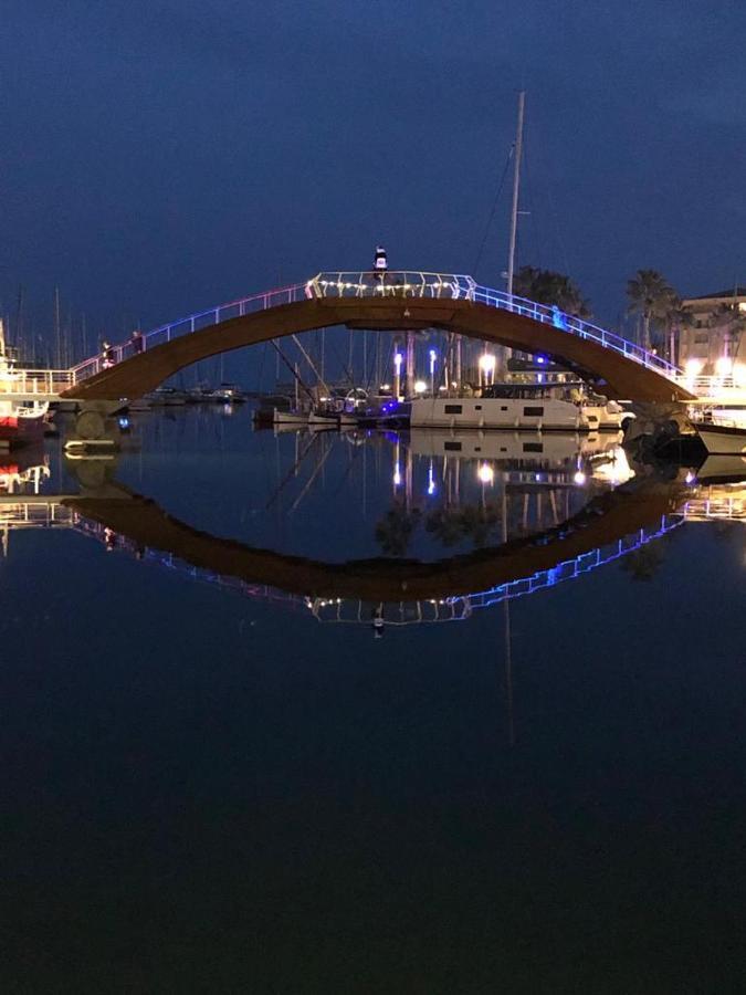 Sur Le Quai De Port Frejus Apartment Екстериор снимка